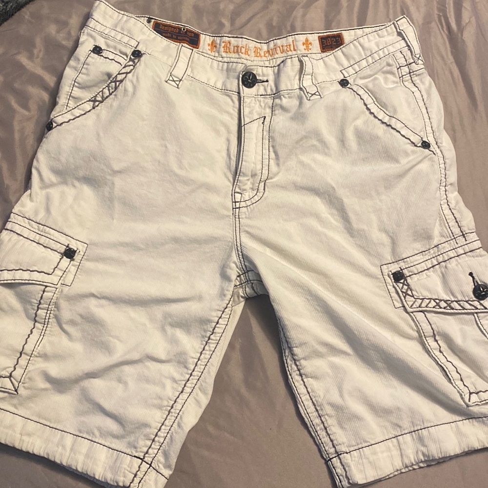 Rock Revival white cargo shorts in very good condition no stains or rips